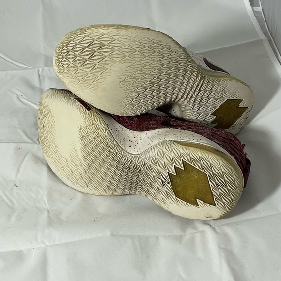 Nike Lebron XV Sz 9.5 Low Team Red Sneakers - Picture 4 of 4